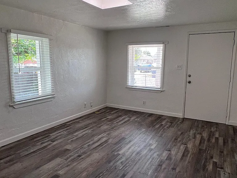 230 W Pinedale Ave — Photo 8