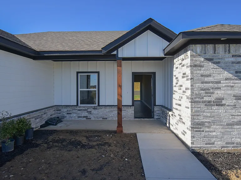 3700 Skylane Ave — Photo 2