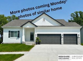 21101 Drexel St, Elkhorn, NE 68022