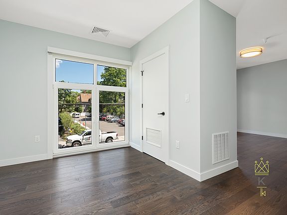 4th image of 54 Auburn St #200