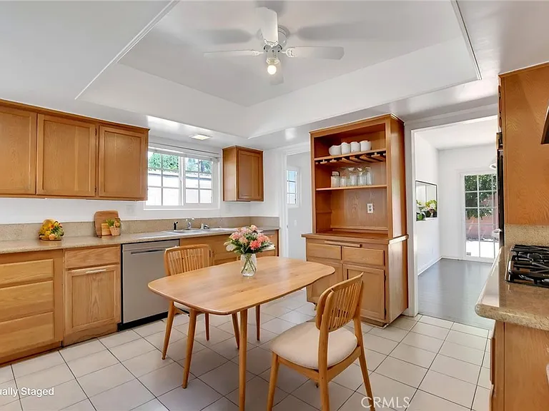 1015 E Walnut Ave — Photo 15