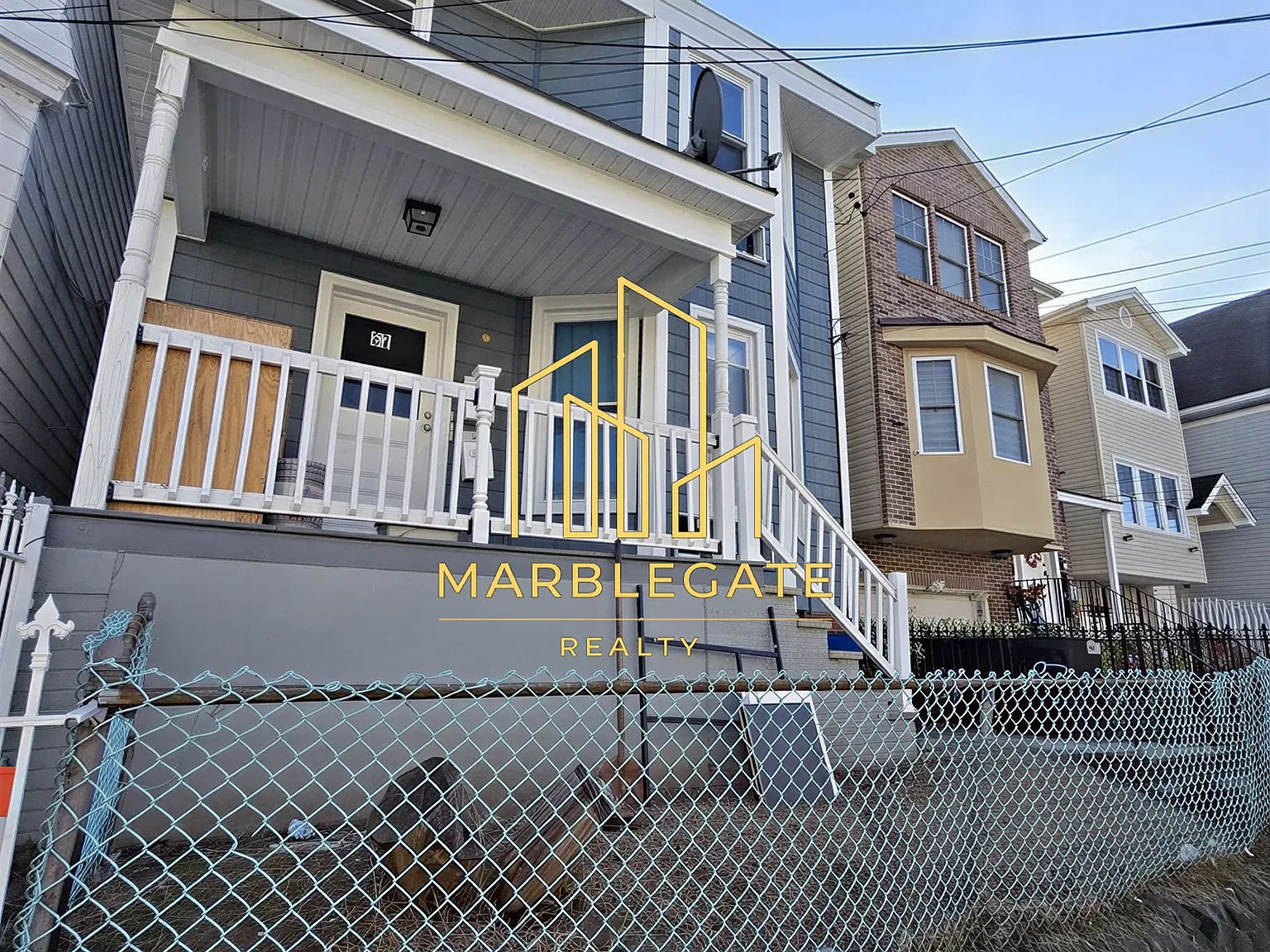 3 bed, 2.5 bath, 1050 sqft, $2,300 — Photo 1