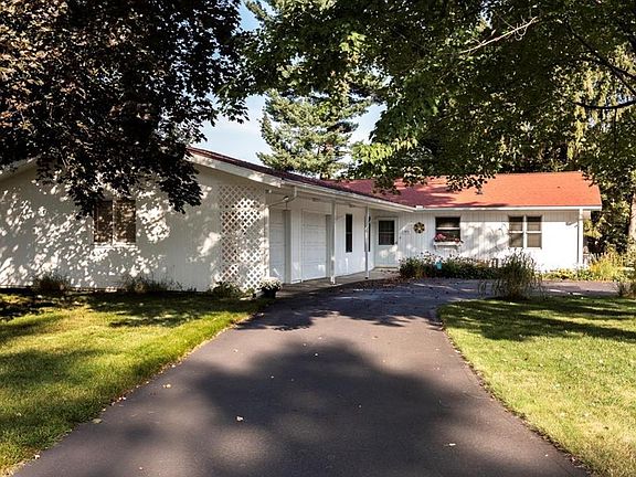 2nd image of 785 River Heights Road