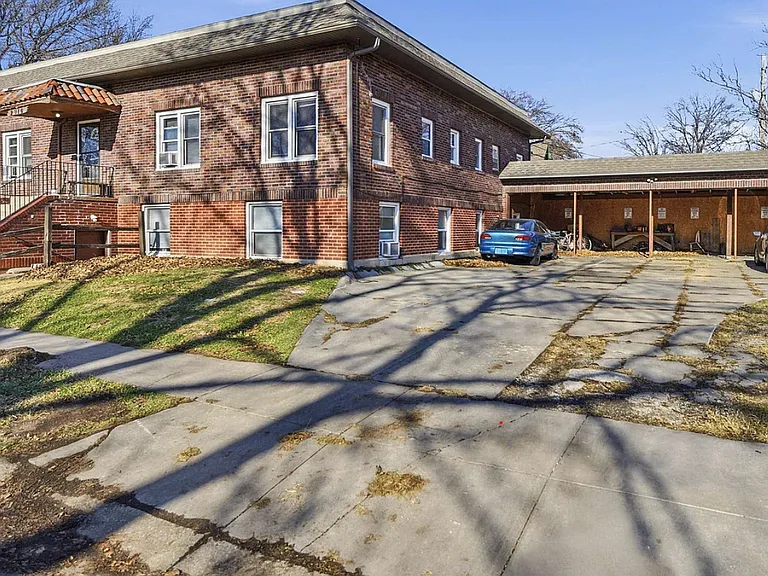 2910 Dudley St #6 — Photo 10