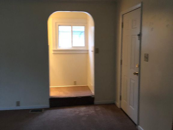 5th image of 398 Pauline Ave