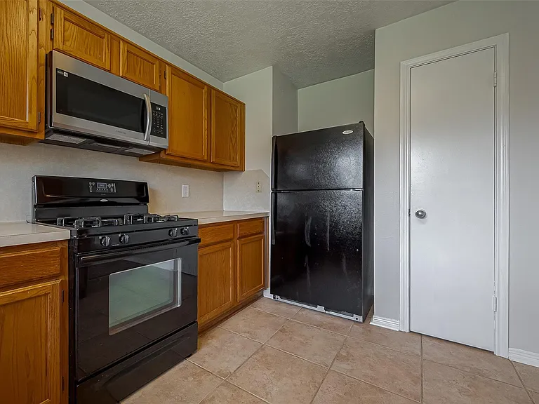 3007 Cloverdale Dr — Photo 7