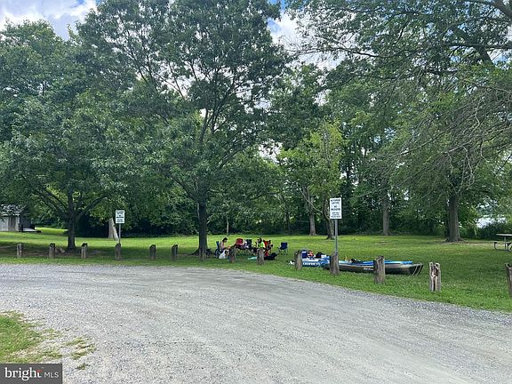 3rd image of 17507 Magruders Ferry Rd