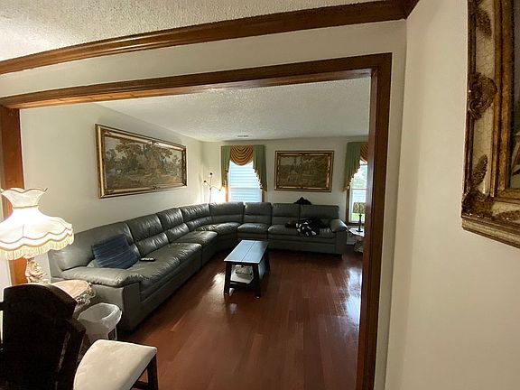 5th image of 1132 Belspring Dr