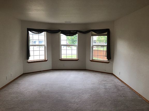 4th image of 2334 Hawk Dr