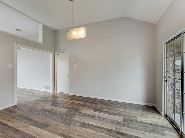 605 English Oak St — Photo 13