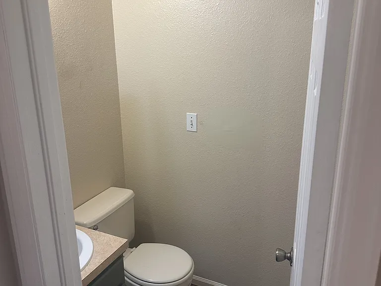 4885 Basswood Dr — Photo 6