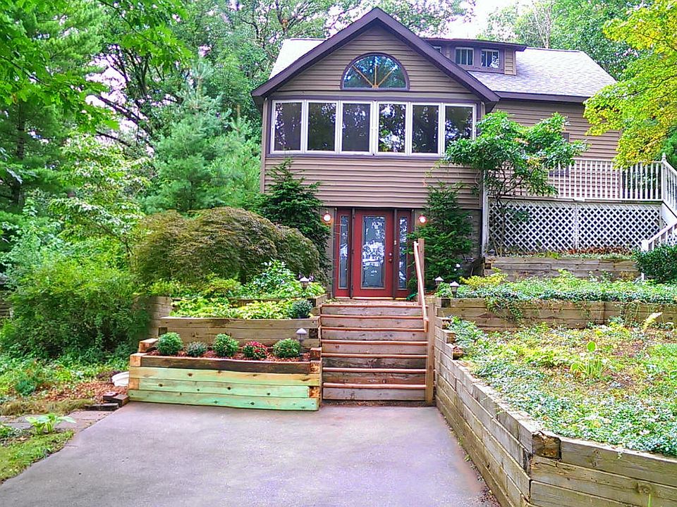 1st image of 83 River Hills Dr