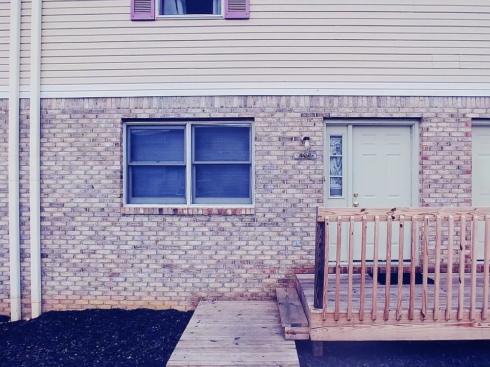 428 W Northlane Dr