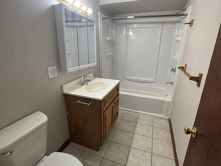 1311 Middlesex St #3R — Photo 10