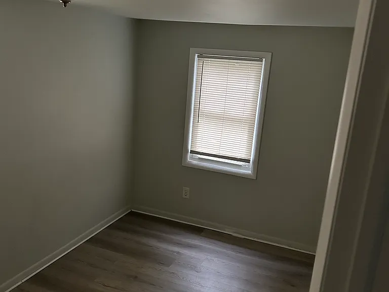 136 W Thompson Ave — Photo 8