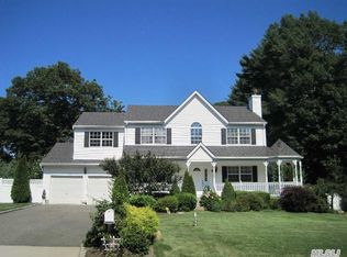 9 Little Treasure Dr, Medford, NY 11763