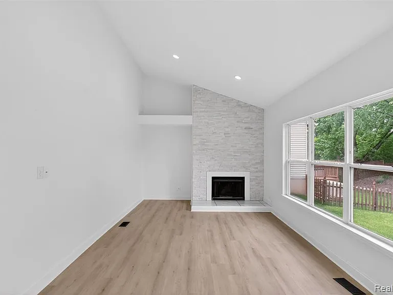 3457 Ashburnam Rd — Photo 18