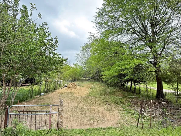 3300 Middlefield Rd, Dallas, TX 75253