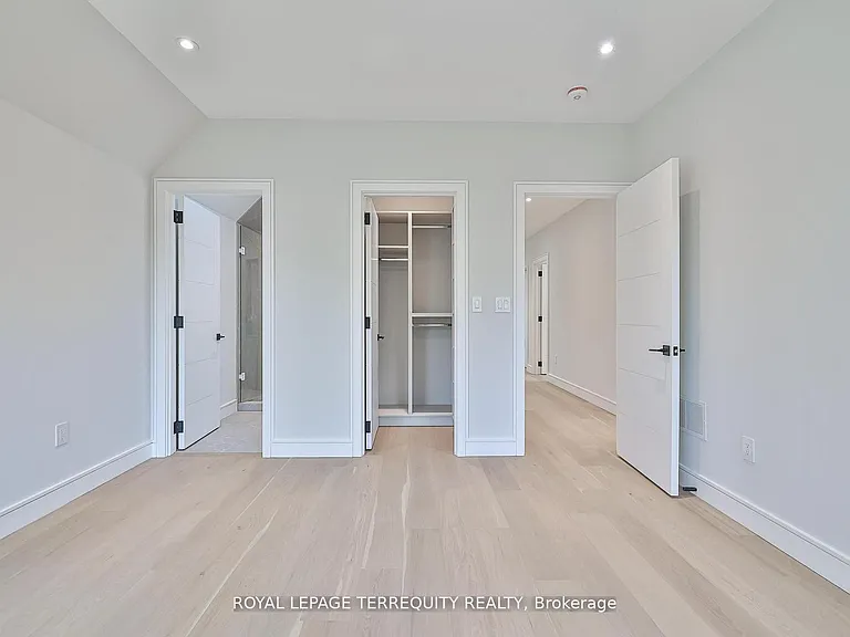 741 Woburn Ave — Photo 32