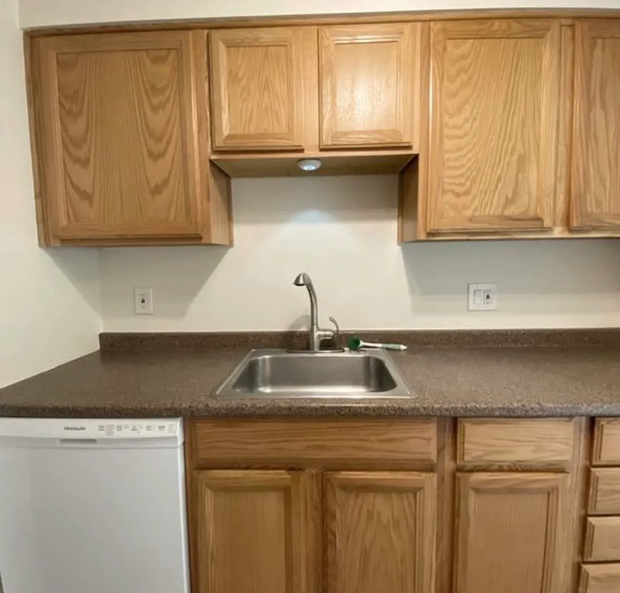3 bed, 1.5 bath, 1080 sqft, $2,500 — Photo 2