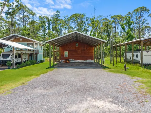 302 NE Main St, Steinhatchee, FL 32359