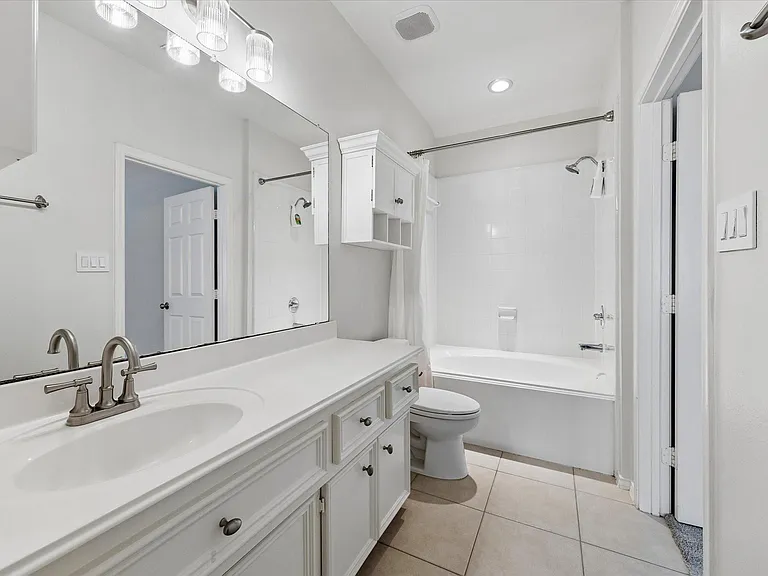 922 W Heights Hollow Ln — Photo 20