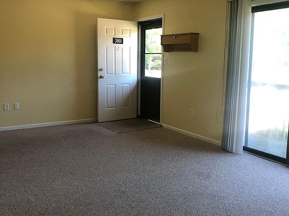 Living room 3rd pic