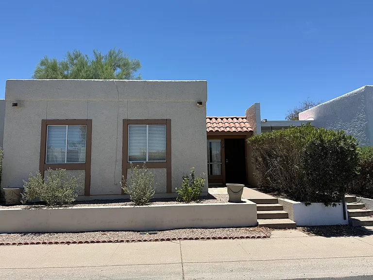 2231 W Fremont Dr — Photo 1