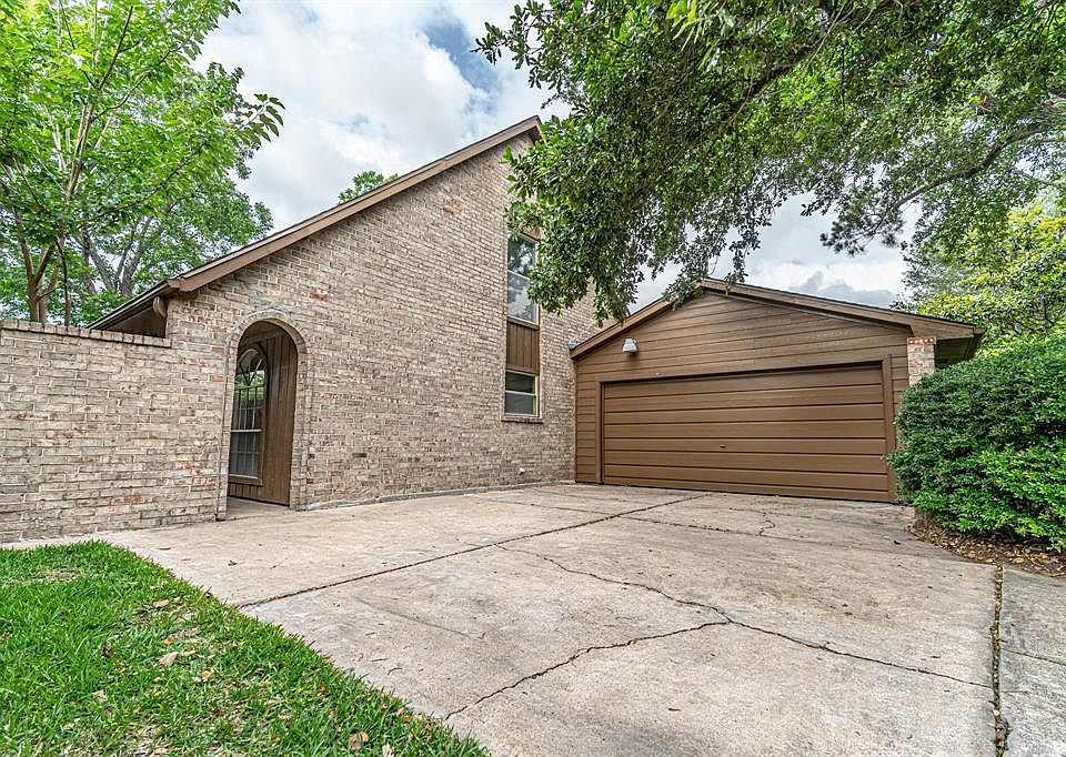 Welcome to 7910 Dawnridge surrounded by mature Oak trees.