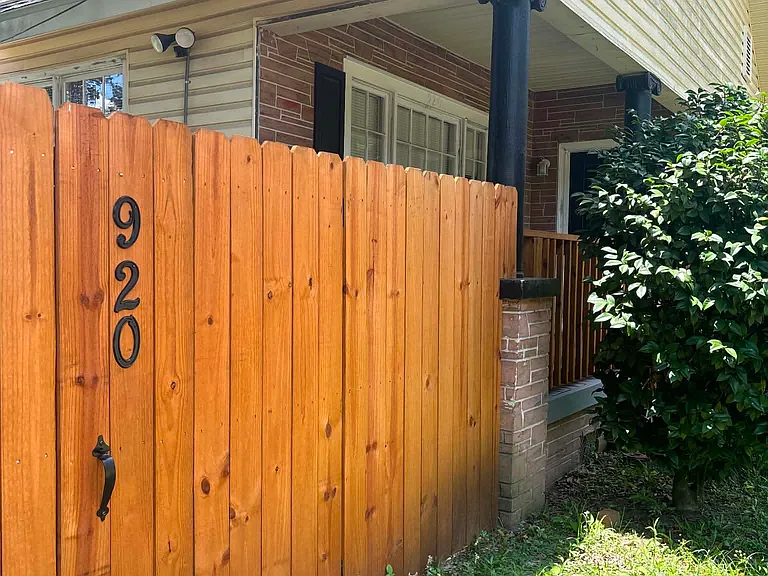 920 Lamore St — Photo 2