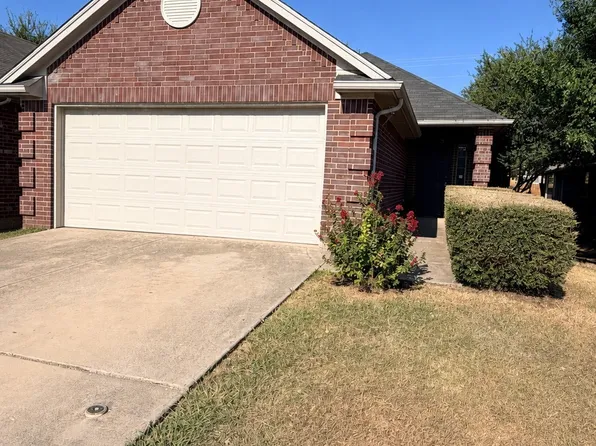 729 Stribling Cir, Azle, TX 76020