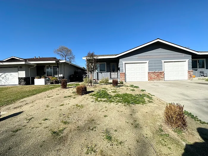 4605 Cyclamen Way — Photo 2