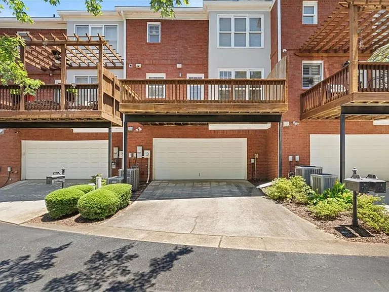 4372 Paces Point Cir SE — Photo 3