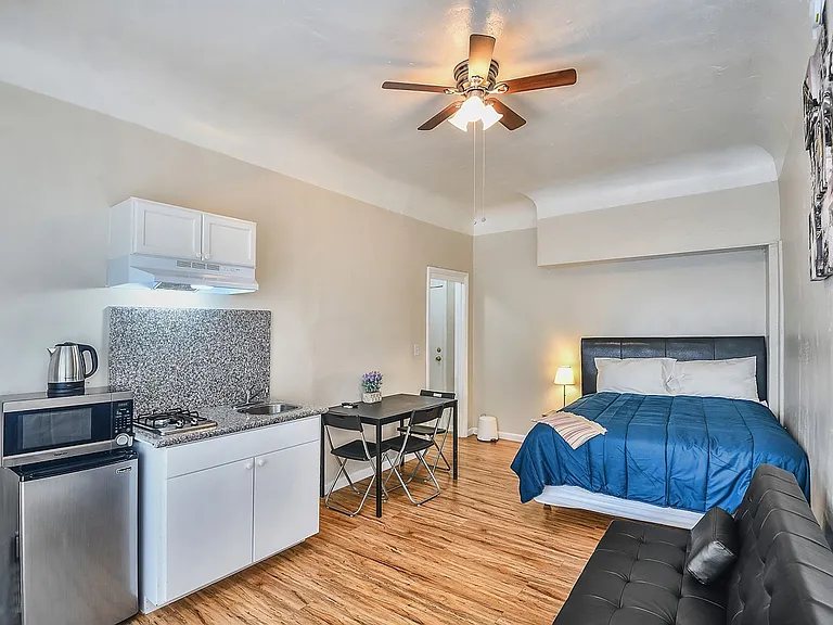 MacArthur Park Apartments — Photo 9