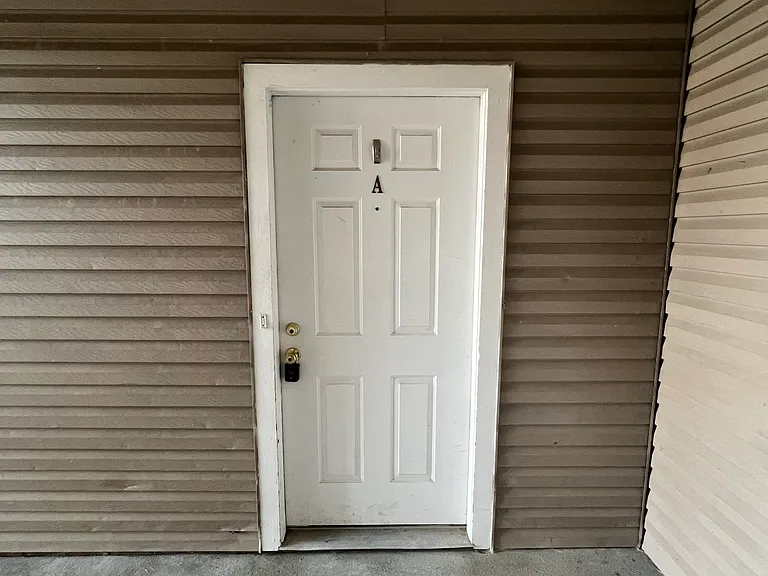 320 Village Pointe Dr #A — Photo 2