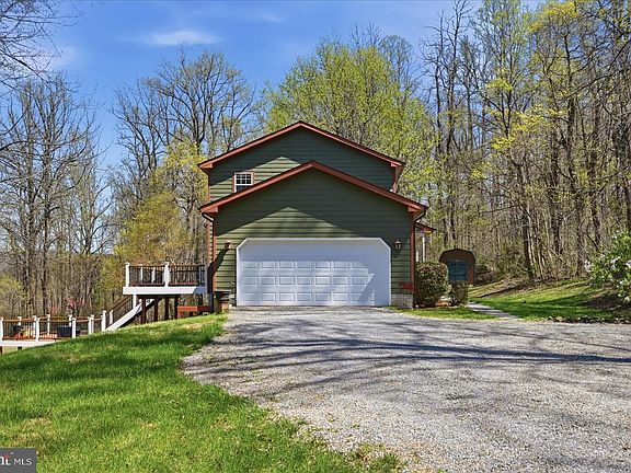 2nd image of 22009 Blue Ridge Mountain Rd