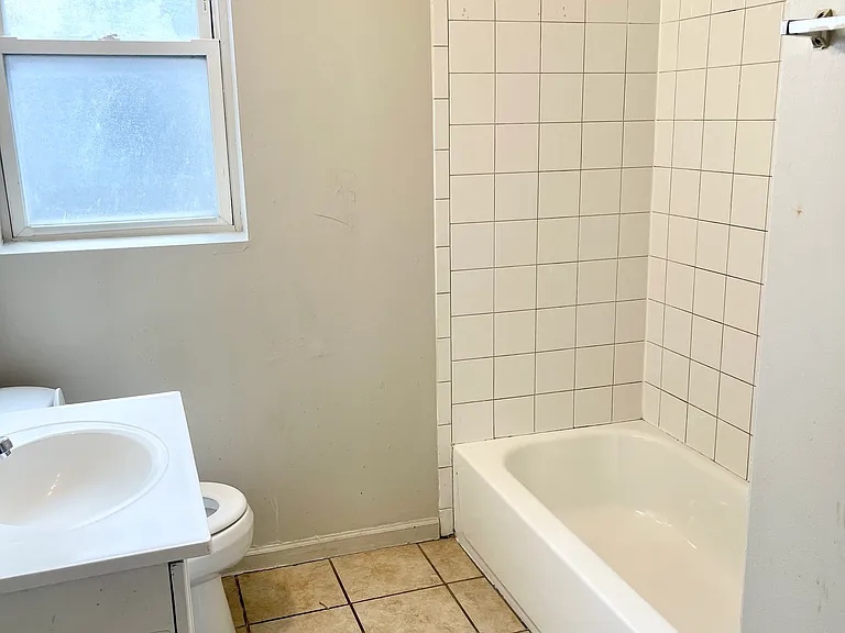 1162 N Harding Ave #2 — Photo 4