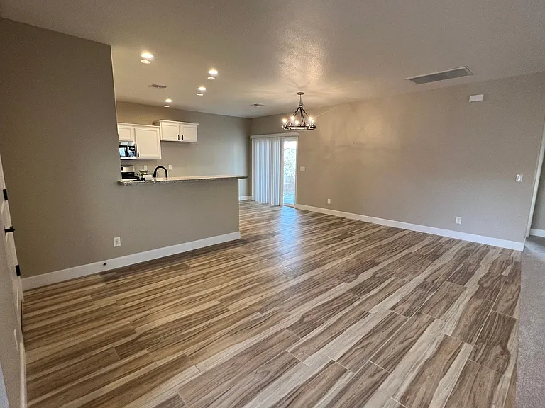 2241 Diamond Creek Rd — Photo 4