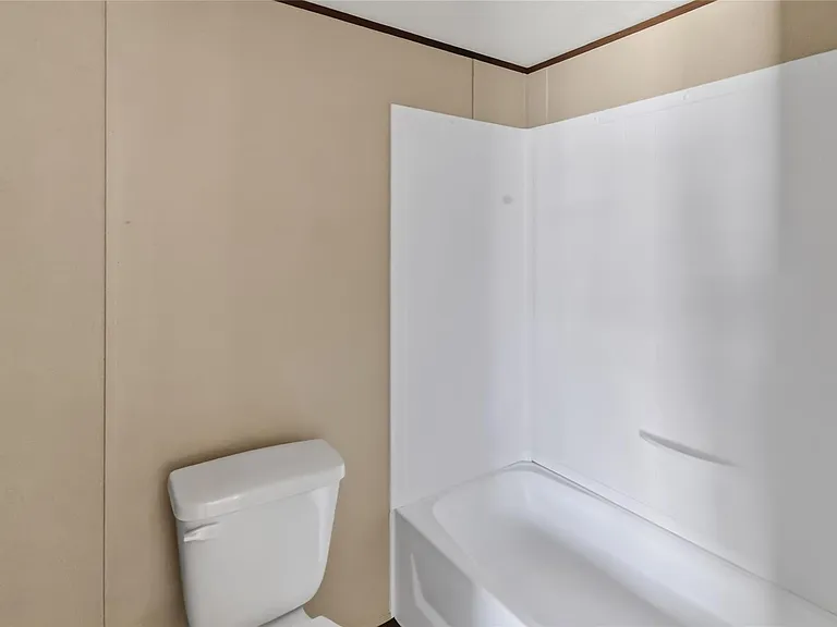 5670 E Highway 290 — Photo 16