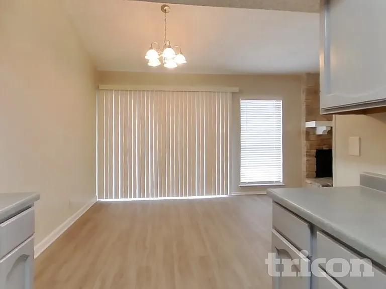 7527 Ledgebrook Dr — Photo 6
