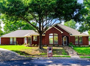 817 Clear View Ct, Burleson, TX 76028