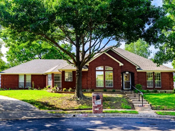 817 Clear View Ct, Burleson, TX 76028