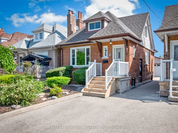 11 Yarrow Rd, Toronto, ON M6M 4E2