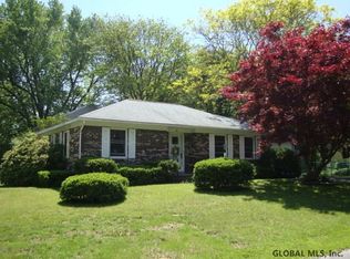 4 Jefferson Rd, Glenmont, NY 12077