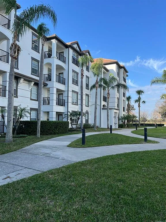 3 bed, 2.0 bath, 1247 sqft, $2,300 — Photo 2