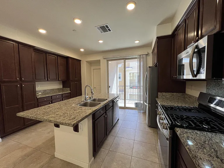 2762 Ferrara Cir — Photo 19