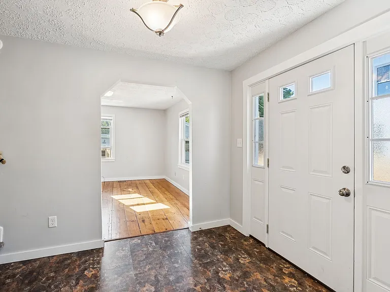 140 & 142 Sawyer Street — Photo 15