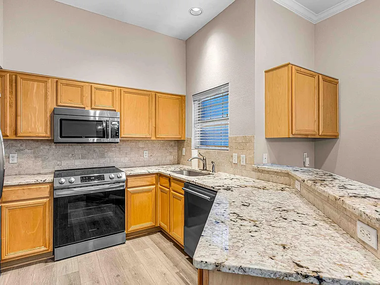 3327 Rosedale Ave #B — Photo 9
