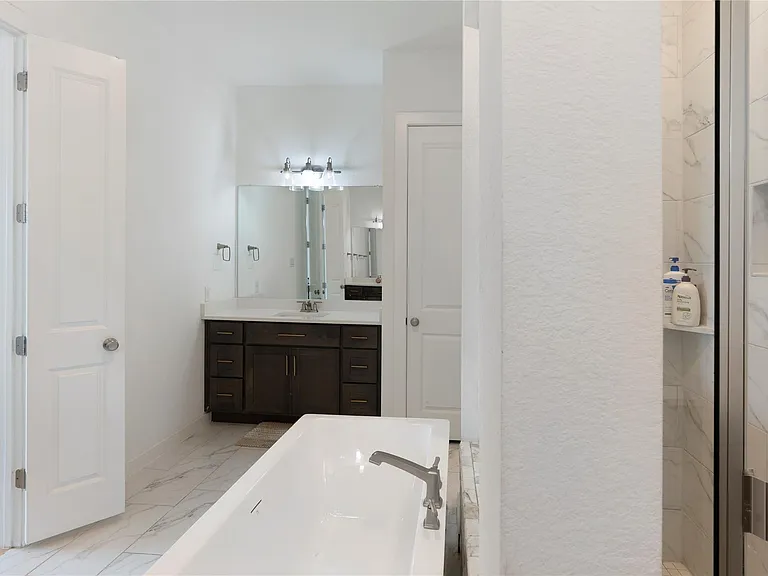 228 Lotti Ln — Photo 16