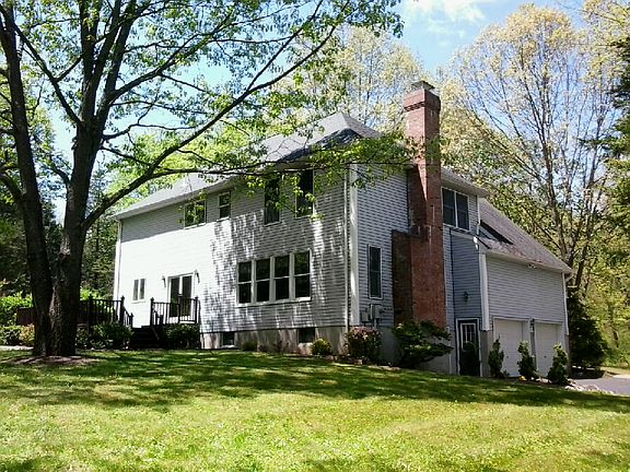 Side of home w/garage views